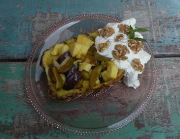 Zwetschken-Ananas-Obstsalat
