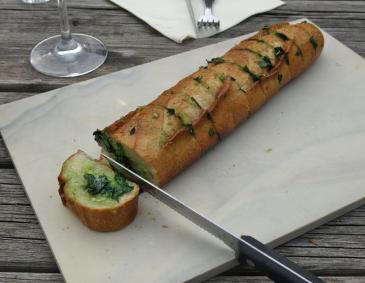 Gegrilltes Bärlauchbaguette