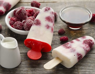 Himbeer-Joghurt-Eis am Stiel