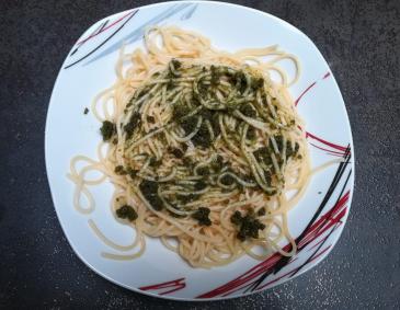 Spaghetti mit frischem Pesto
