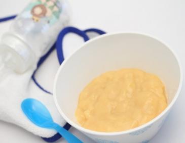 Babynahrung: Milchreis mit Pfirsich