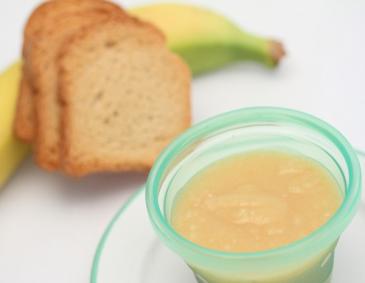 Babynahrung: Vollkornzwieback-Bananen-Brei
