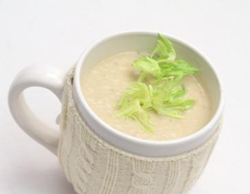 Gorgonzola-Rahm-Suppe mit Birnen