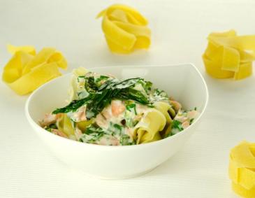 Bärlauch-Tagiatelle mit geräuchertem Lachs