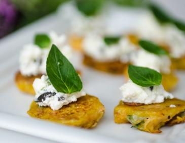 Karottenrösti mit Feta und schwarzen Oliven