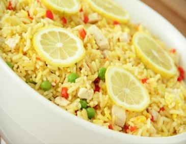 Safran-Reis-Salat mit Hühnerbrust aus dem Dampfgarer