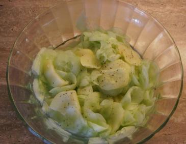 Gurkensalat mit Kartoffeln