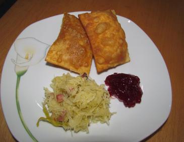 Blattl-Kiachl mit Sauerkraut wie zu Hause