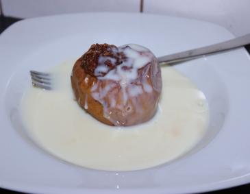 Bratapfel mit selbstgemachter Vanillesauce