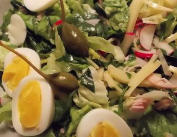 Bunter Salat mit Riesenkapern