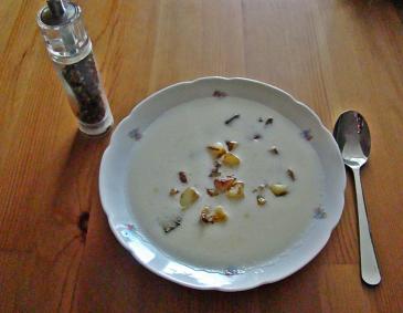 Rahmsuppe mit Erdäpfeln