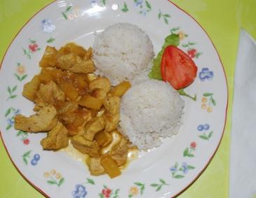 Putenfleisch mit Ananas und Curry