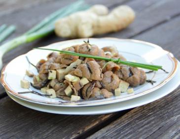 Vollkornnudel-Salat mit Tofu und Algen