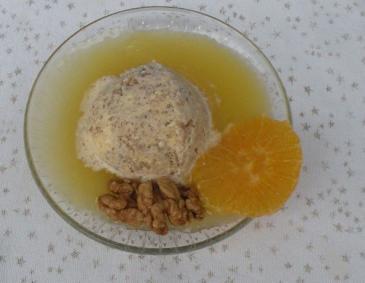 Walnuss-Eiscreme Dessert mit Stevia