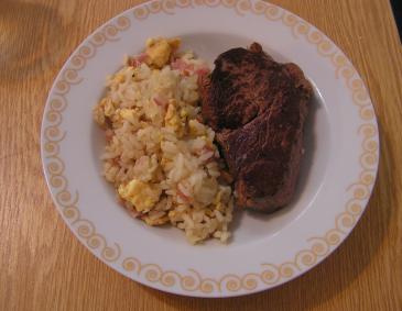 Steak mit gebratenem Reis