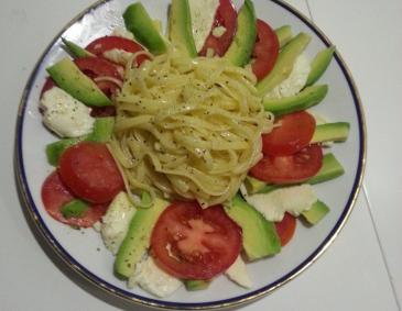Avocado-Mozzarella-Nudelsalat