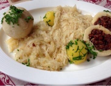 Grammelknödel mit Sauerkraut