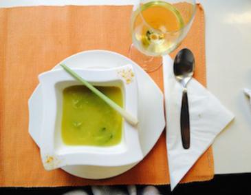 Topinambur-Kohlrabicremesuppe mit Curry und Zitronengras