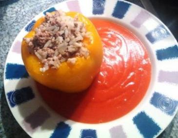 Gefüllte Paprika mit Oma´s Tomatensauce