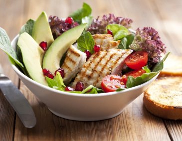 Salate mit Fleisch oder Fisch