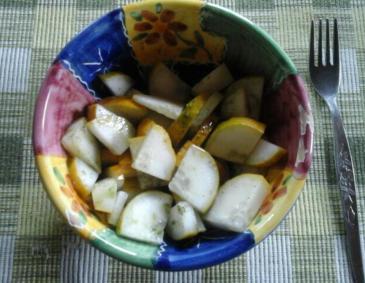 Gelber Gurkensalat mit Kürbiskernöl