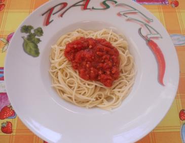 Würzige Tomatensauce mit Speck