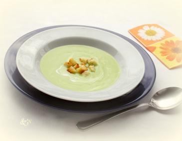 Avocadosuppe mit Knoblauchcroutons
