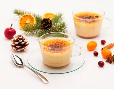 Crème brûlée mit weihnachtlichen Aromen