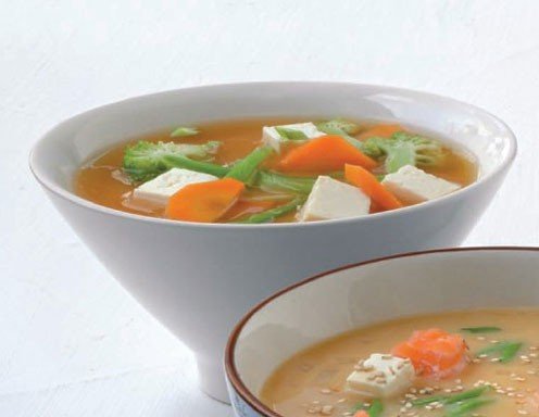 Miso-Suppe mit Tofu und Gemüse