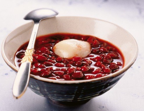 Rote-Bohnen-Suppe mit Reisbällchen