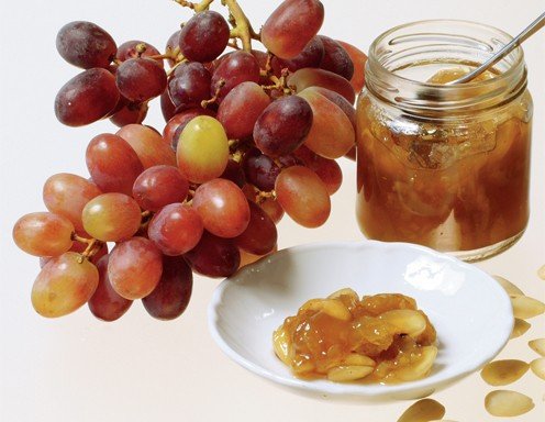Weintraubenmarmelade mit Nüssen