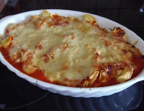 Überbackene Tortellini mit Tomaten-Käse-Sauce - Rezept - ichkoche.at