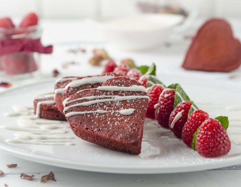 Red Velvet Pancakes mit Frischkäseglasur Rezept