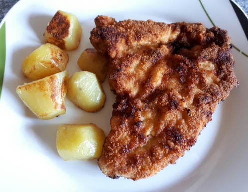 Putenschnitzel Nach Wiener Art Mit Selbstgemachten Pommes Frites ...