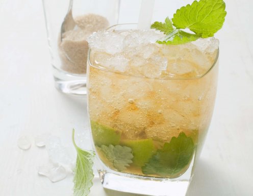 Citrojo Drink Mit Zitronenmelisse Limetten Und Bionade Rezept Ichkoche At