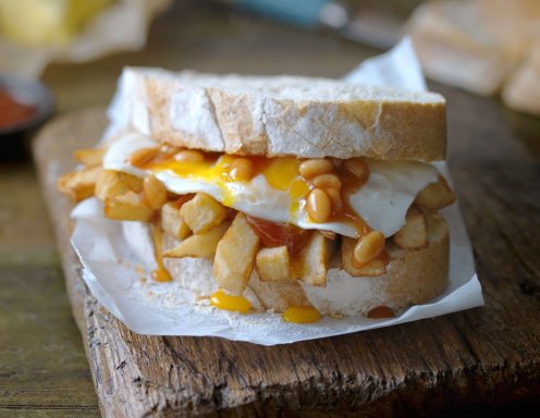 Sandwiches Mit Pommes Frites Spiegelei Und Baked Beans Rezept Ichkoche At