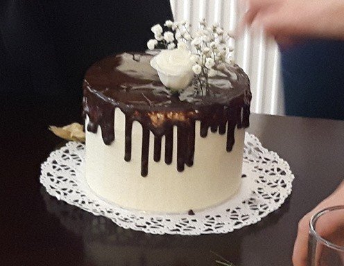 Diesen hübschen "Drip Cake" zauberte Christina Krug von der Schnabulerie für die Gäste der Chivers Royal Tea Time - wir haben uns das genauer angesehen...