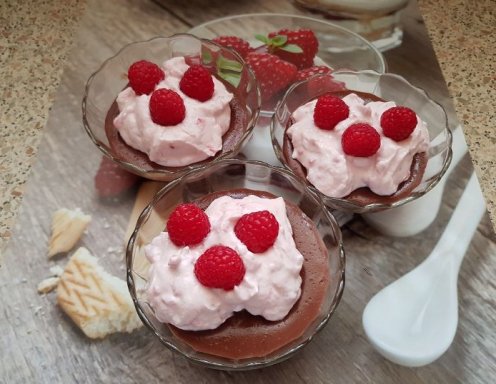 Schokopudding mit Himbeerschaum