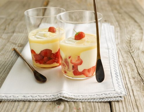 Mousse mit frischen Erdbeeren und Orangensabayon Rezept
