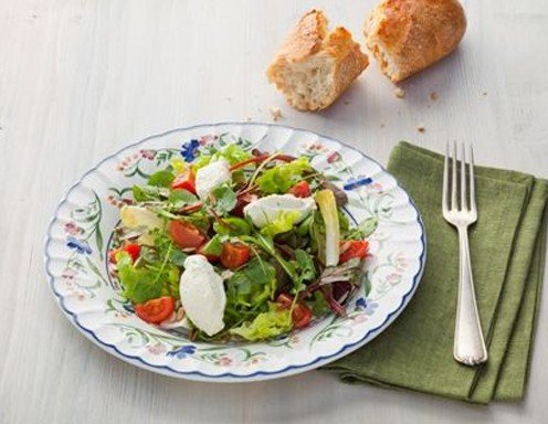 Wildkräutersalat mit luftigen Bresso- Nockerl Rezept