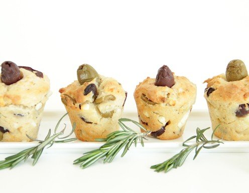 Oliven-Muffins mit mediterranen Kräutern