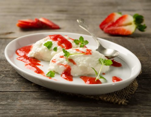 Joghurt-Mousse mit Erdbeeren