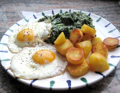 Spinat Mit Spiegelei Und Kartoffeln Rezept Ichkoche At