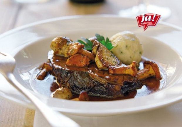 Geschmortes Hüferschwanzel mit Schwammerl Rezept - ichkoche.at