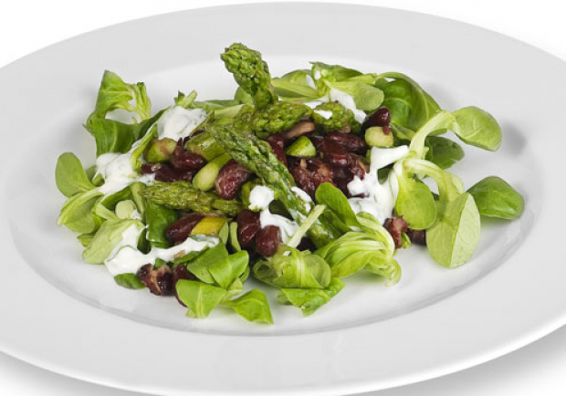 Grüner Spargelsalat mit roten Bohnen Rezept - ichkoche.at