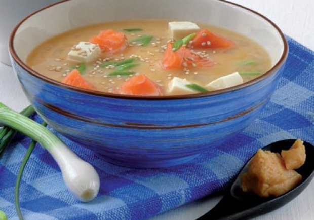 Miso-Suppe mit Tofu und Lachs Rezept - ichkoche.at