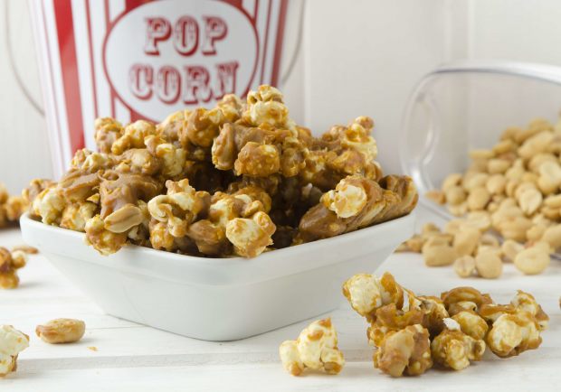 Erdnuss-Karamell-Popcorn Rezept - ichkoche.at