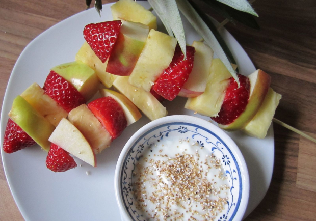 Fruchtspiesse Mit Joghurt Amaranth Dip Rezept Ichkoche At