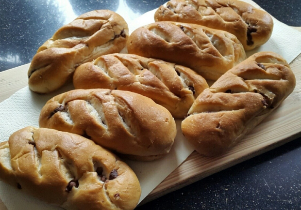 Milchbrotchen Mit Schokoladenstuckchen Rezept Ichkoche At