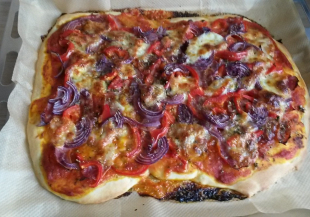 Pizza Mit Schinken Speck Und Paprika Rezept Ichkoche At
